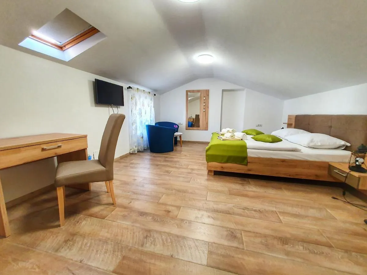Bed & Breakfast Daniela Veleniki