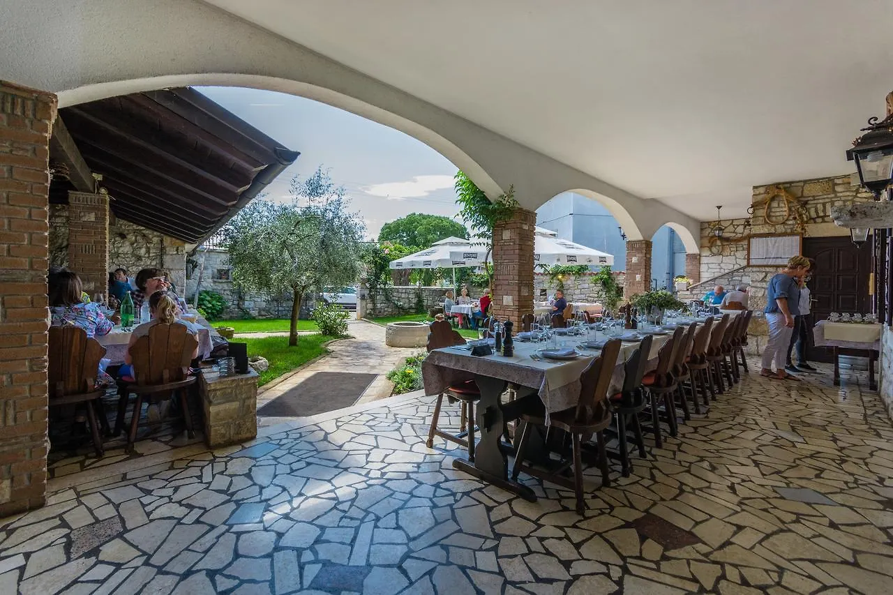Bed & Breakfast Daniela Veleniki 3*,  Croatia