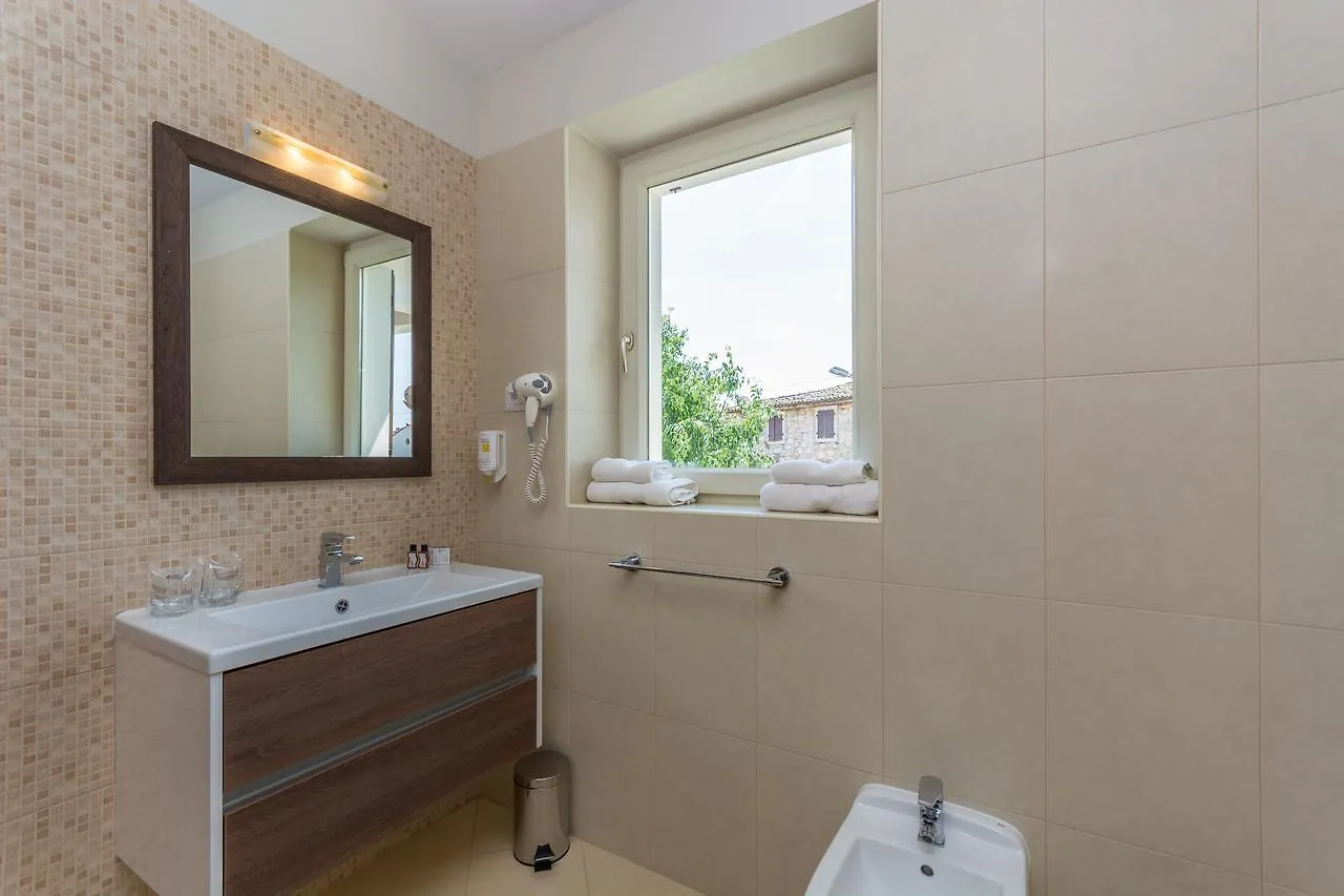 Bed & Breakfast Daniela Veleniki 3*,  Croatia